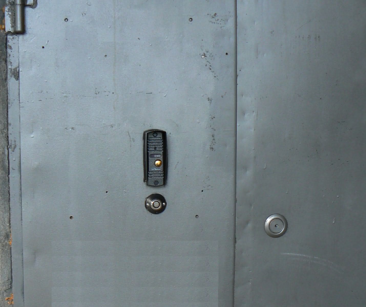 Вызывная панель на входной двери